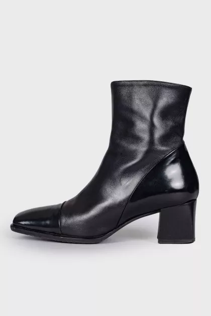 Square toecap boots