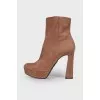 Square toecap suede ankle boots