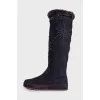 Boots with fur embroidery