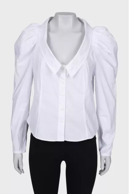 Blouse with a cutout at the neckline