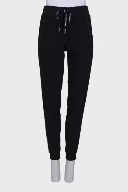 Sporty trousers with stripes