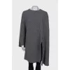Knitted sweater with slits and asymmetry
