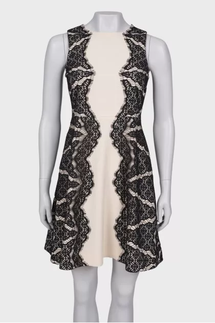 Dress with lace on the sides