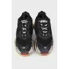 Черные кроссовки Triple S