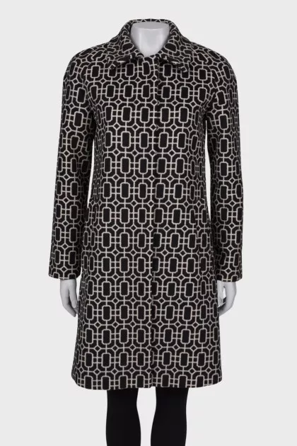 Coat in geometric black and white print