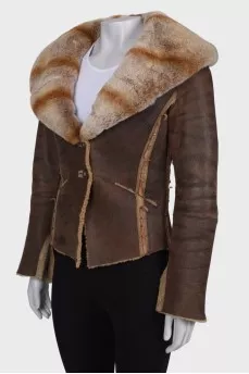 Brown sheepskin coat with a fur collar
