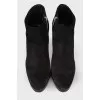 Round toecap suede ankle boots