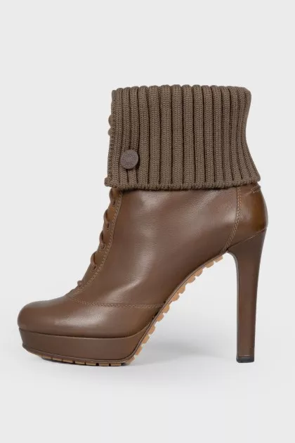 Leather ankle boots with knitted insert