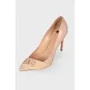 Leather shoes with suede insert