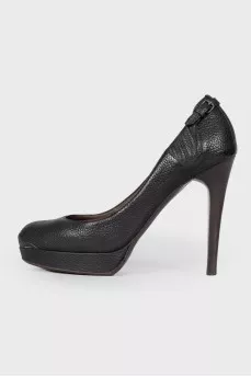 Leather shoes with heel strap
