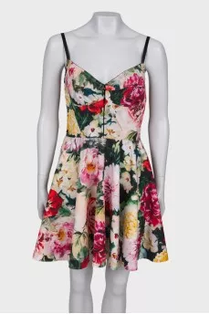 Close-fitting in the waist dress