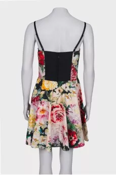 Close-fitting in the waist dress