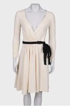 Dress with an openwork insert on the back