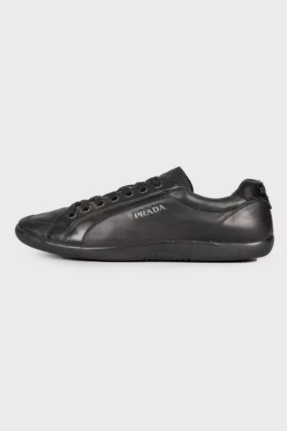 Men's black leather sneakers