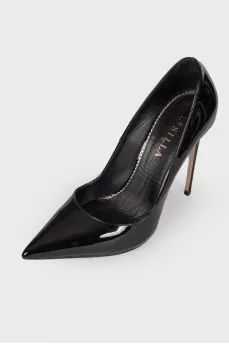 Pointed toecap patent leather pumps