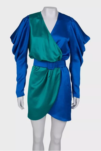 Two-tone dress with open shoulder 