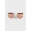 Sunglasses with mirrored lenses