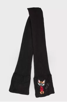 Scarf with embroidery and pockets