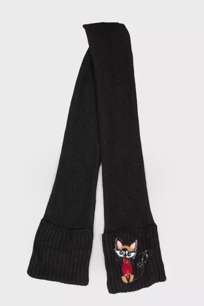 Scarf with embroidery and pockets