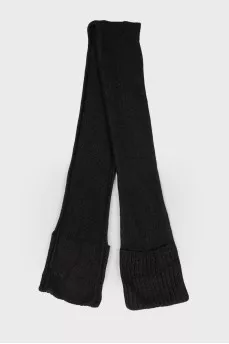 Scarf with embroidery and pockets