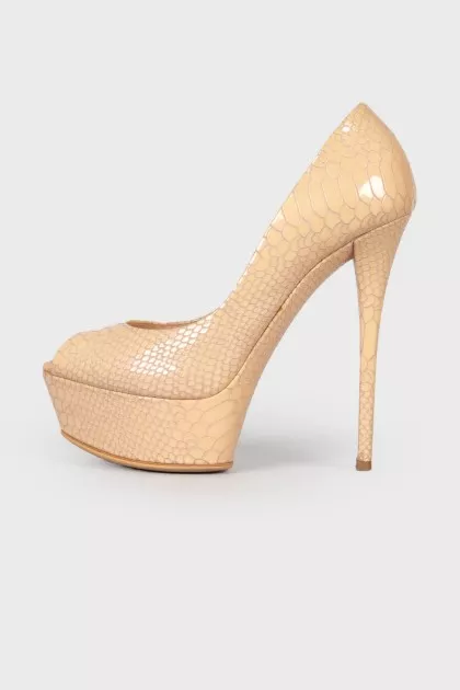 Embossed leather shoes