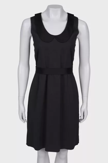 Wool dress with round neck