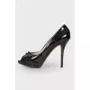Open toecap patent leather shoes
