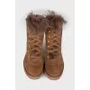 Suede boots with fur
