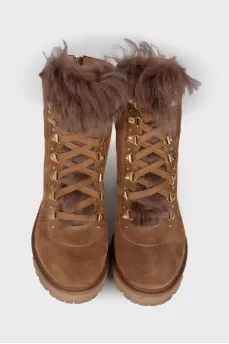 Suede boots with fur