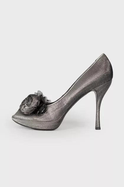 Silver shoes with rose