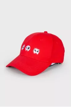 Red cap with embroidery, with a tag