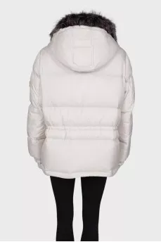 Cropped white down jacket, with a tag