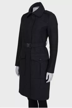 Fitted silhouette wool coat