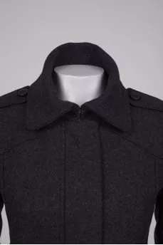 Fitted silhouette wool coat