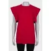 Knitted red T-shirt, with a tag