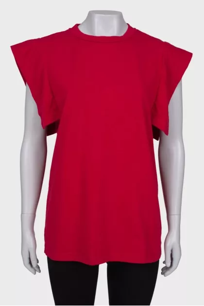 Knitted red T-shirt, with a tag