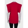 Knitted red T-shirt, with a tag