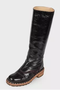 Leather boots with chain