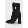 Square toecap suede ankle boots