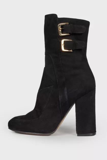 Square toecap suede ankle boots