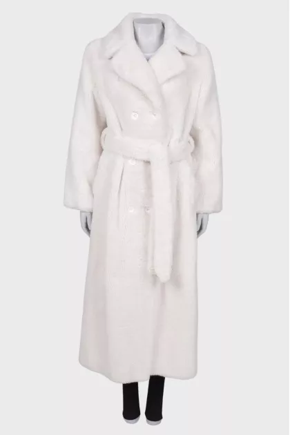 White maxi fur coat