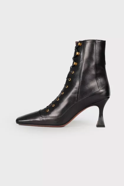 Square toecap ankle boots