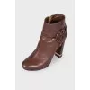 Leather ankle boots with brand logo
