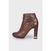 Leather ankle boots with brand logo