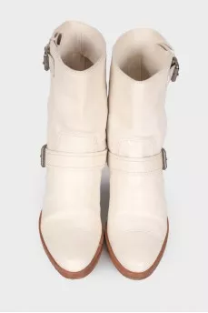 White boots with medium heels