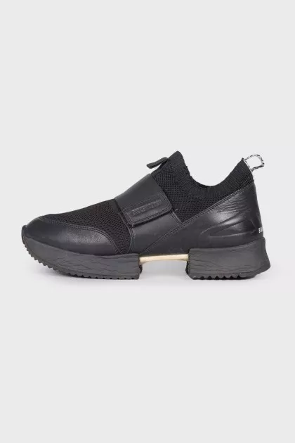 Black mesh sneakers