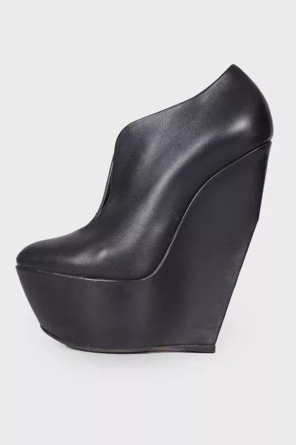 Leather wedge shoes