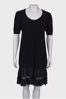 Knitted dress with ruffles at the hem