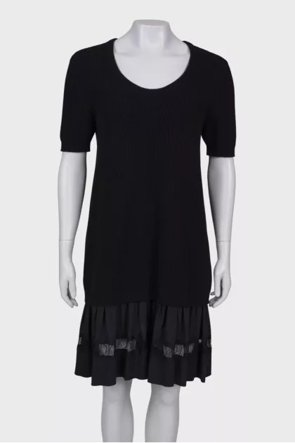 Knitted dress with ruffles at the hem