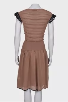 Fitted dress with frill